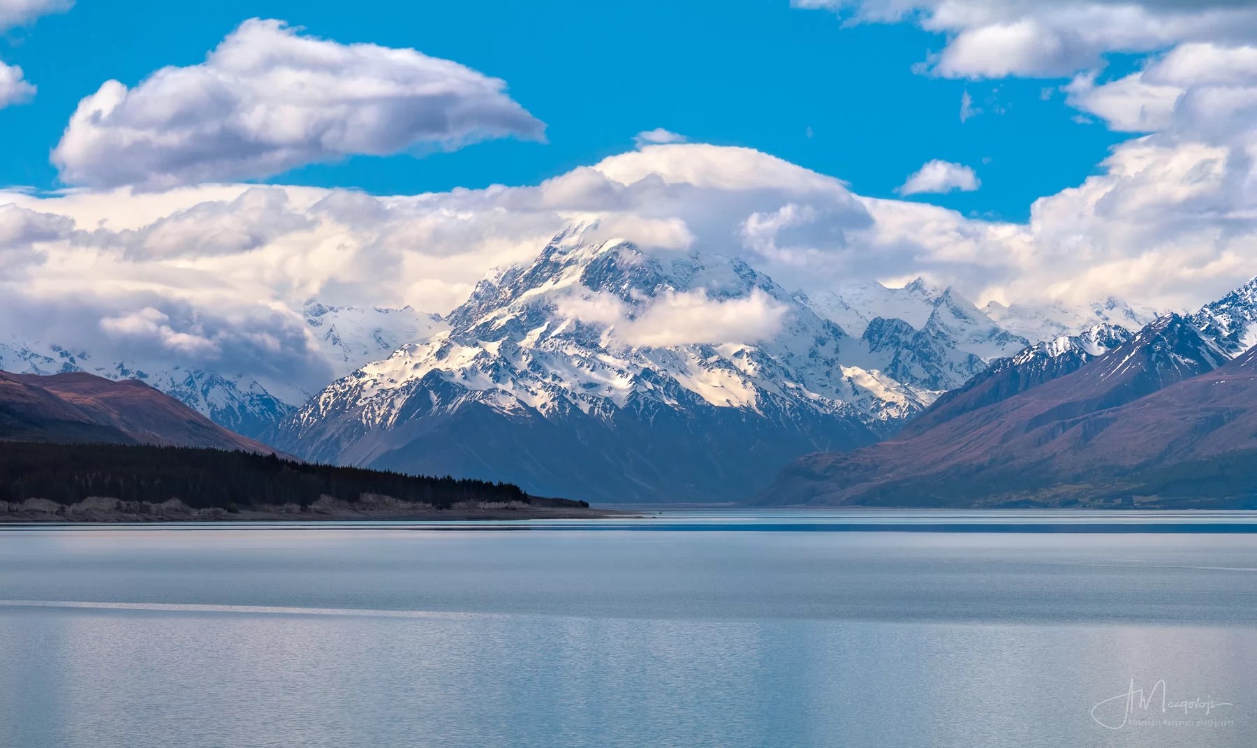 Lake Pukaki Viewing Point is a great landscape photography location near Mount Cook