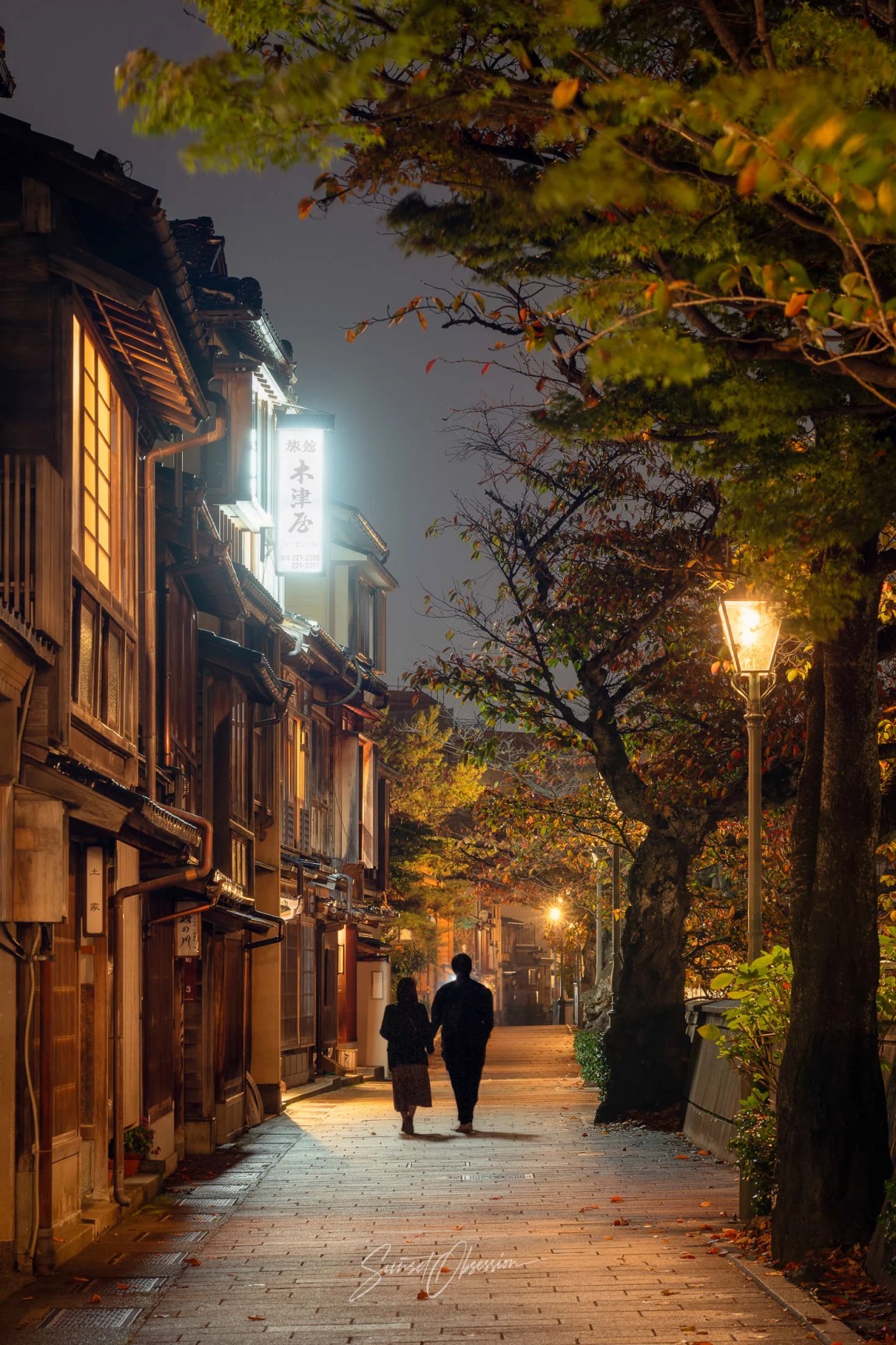 Higashi Chaya district is an awesome place for street photography at night