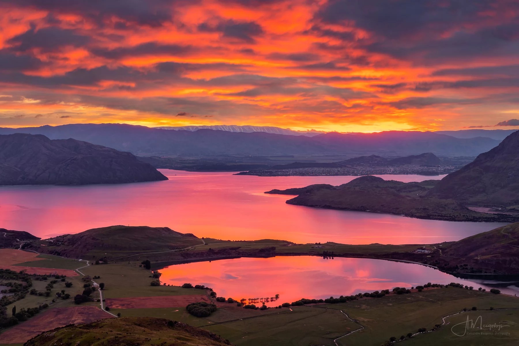 Fire sunrise over the Wanaka Lake