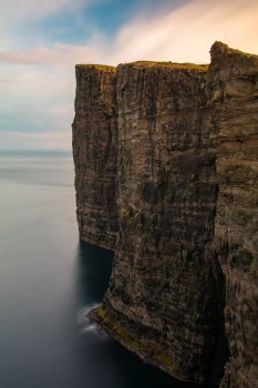 Cliffs of Trælanípa
