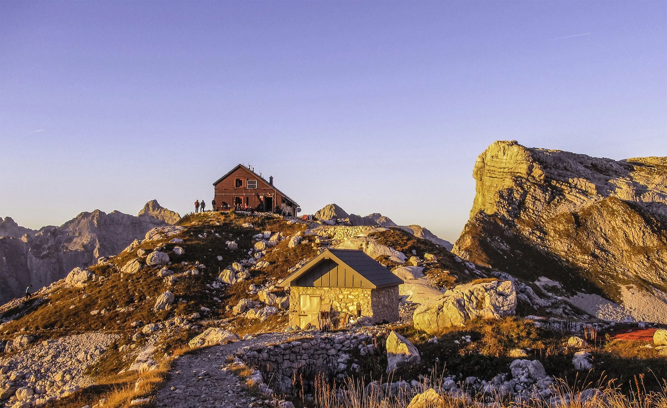 Zasavska koča na Prehodavcih mountain hut